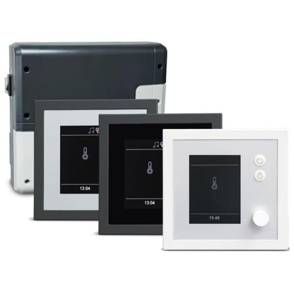 Premium Saunasteuerung EmoTec D Innovative Saunasteuerung der Premium-Klasse für die trockene Sauna Ein modernes Steuergerät für anspruchsvolle private und gewerbliche Saunaanlagen. Es besteht aus einem flachem Bedienteil mit TFT-Farbdisplay und einem separatem Leistungsteil. Die Bedienung ist dank dem innovativen Bedienkonzept mit Drehdruckschalter sehr einfach und bequem.