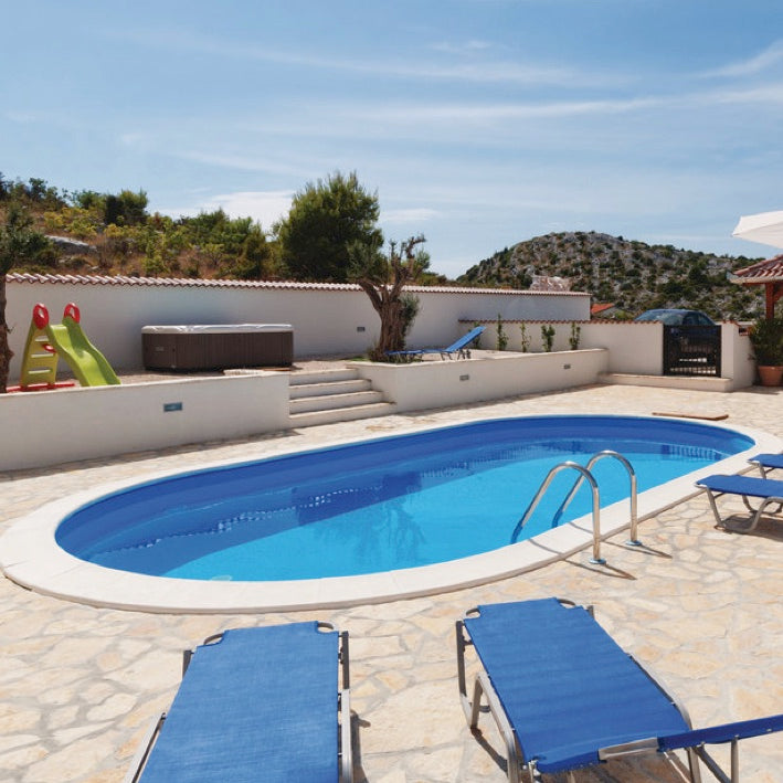 Ovaler Stahlwandpool Komplettset mit Filteranlage im Garten